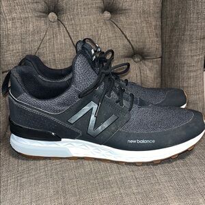 New Balance 574 Men's Black and White Athletic Sneakers size 9.5